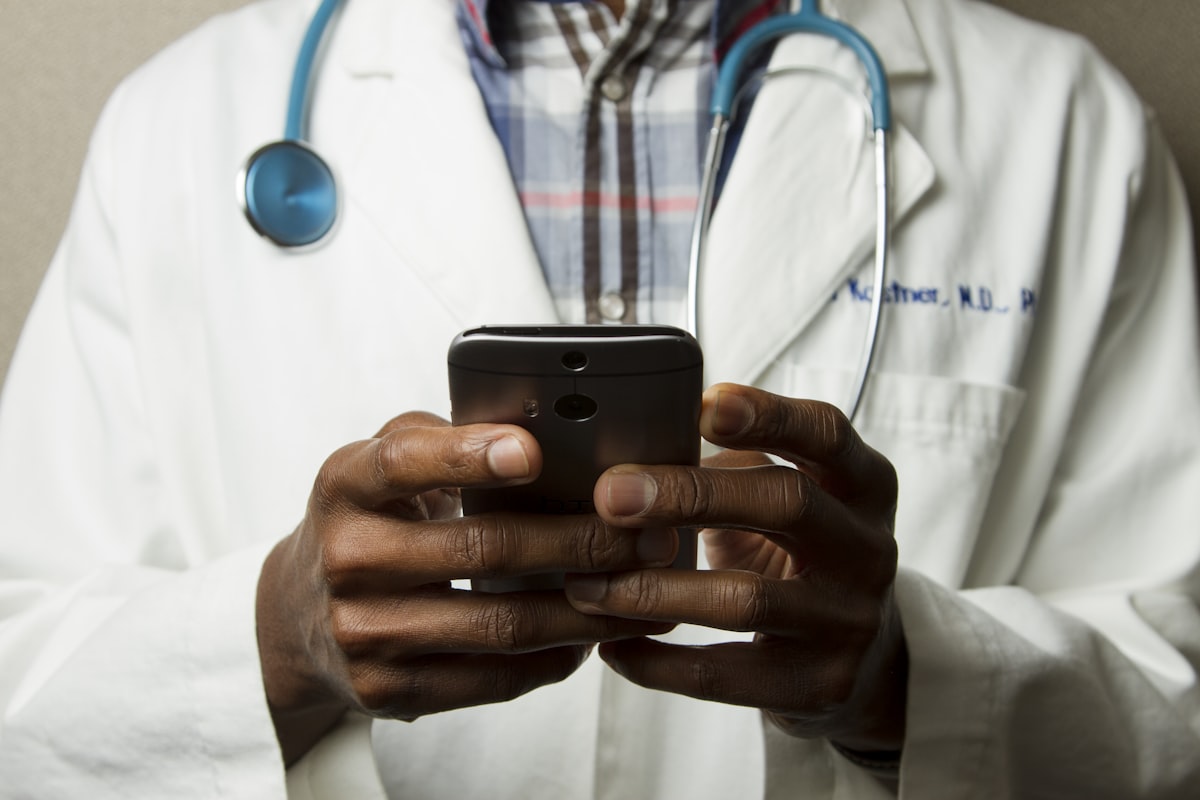 A clinician replying to a patient from the Tidal Point app